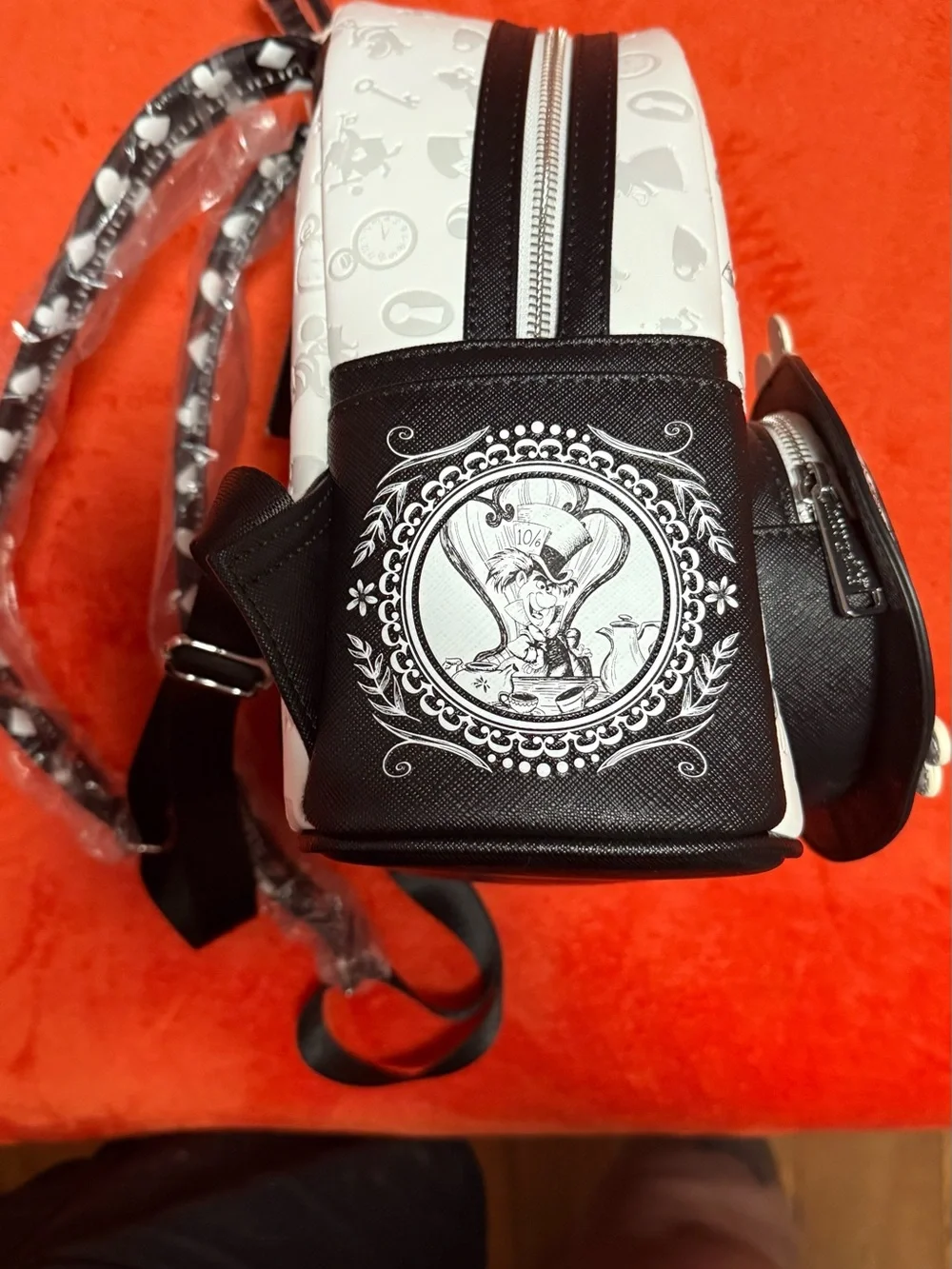 NWT Entertainment Earth Exclusive Alice in Wonderland Loungefly mini backpack